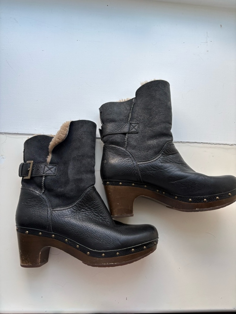 Ugg black leather & suede shearling-lined clog boots, size 9